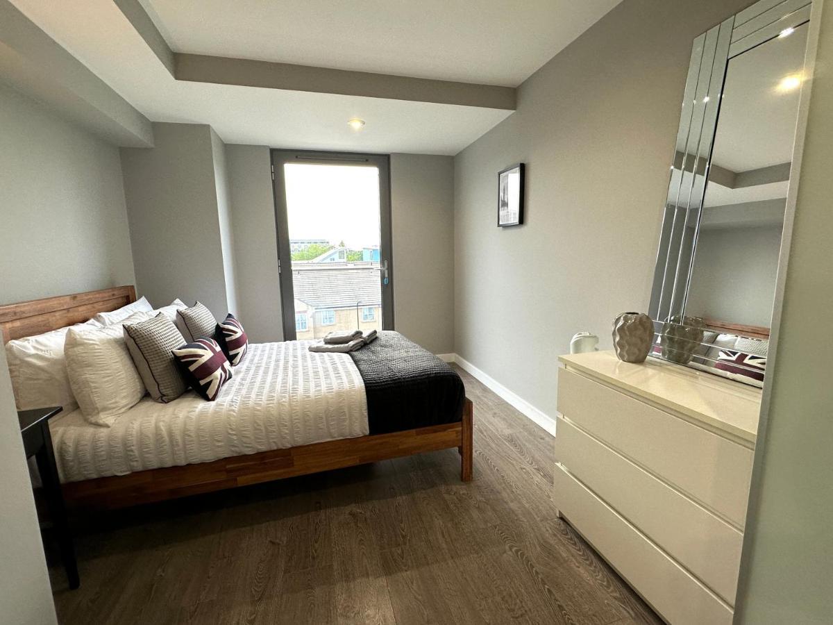Modern 3 Bed Flat With Private Terrace In Shoreditch