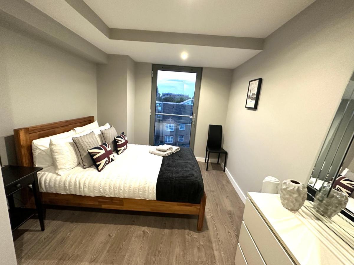 Modern 3 Bed Flat With Private Terrace In Shoreditch