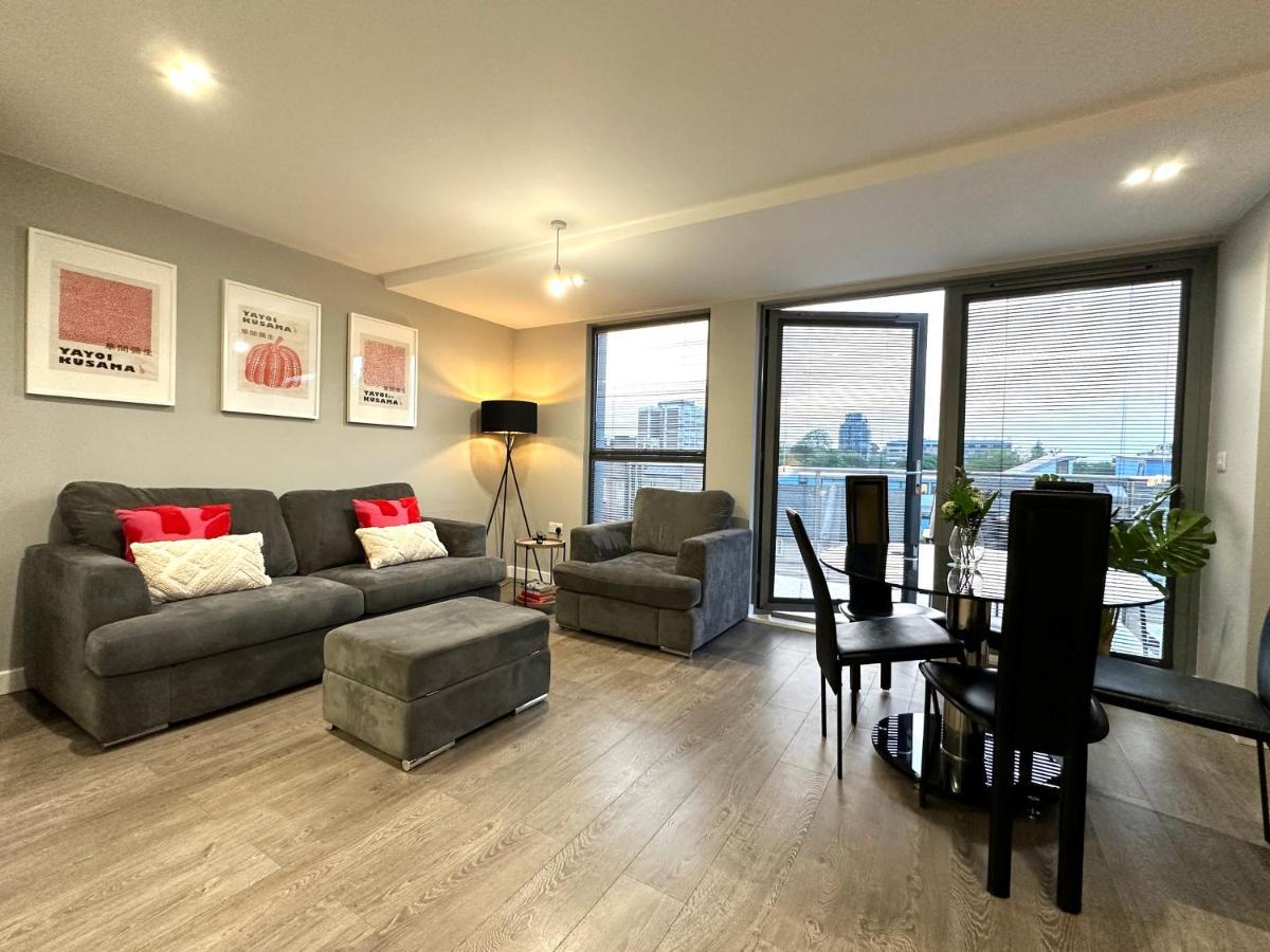 Modern 3 Bed Flat With Private Terrace In Shoreditch Londra