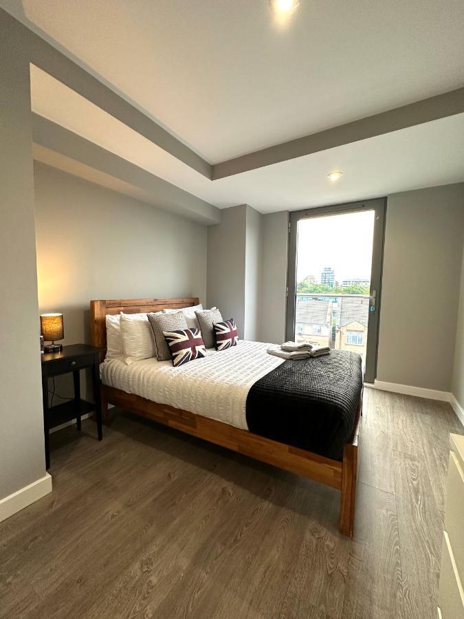 Modern 3 Bed Flat With Private Terrace In Shoreditch Londra