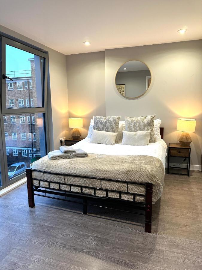 Modern 3 Bed Flat With Private Terrace In Shoreditch *