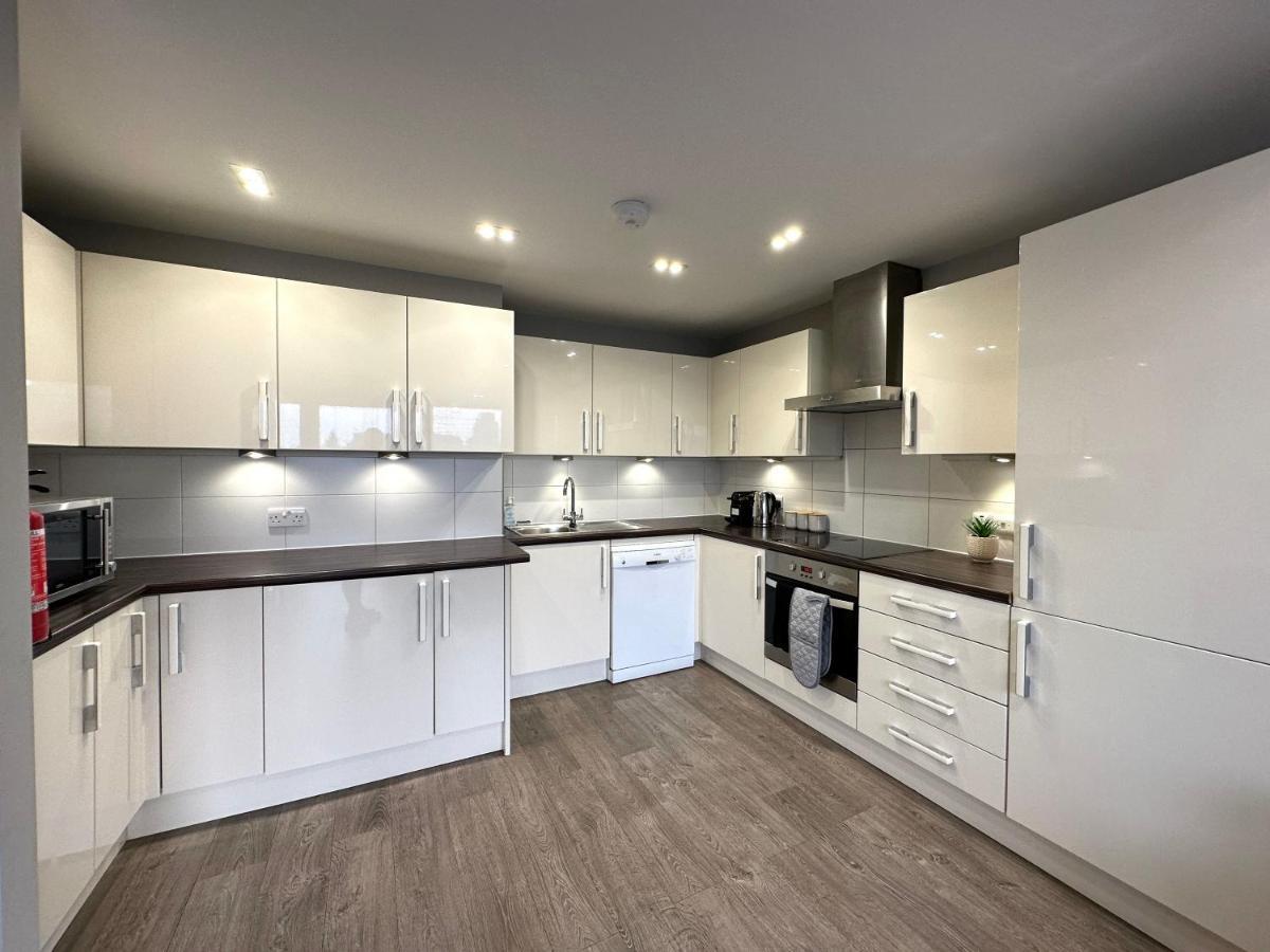 Modern 3 Bed Flat With Private Terrace In Shoreditch