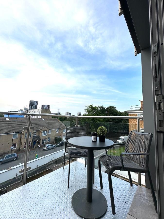 Modern 3 Bed Flat With Private Terrace In Shoreditch * Londra