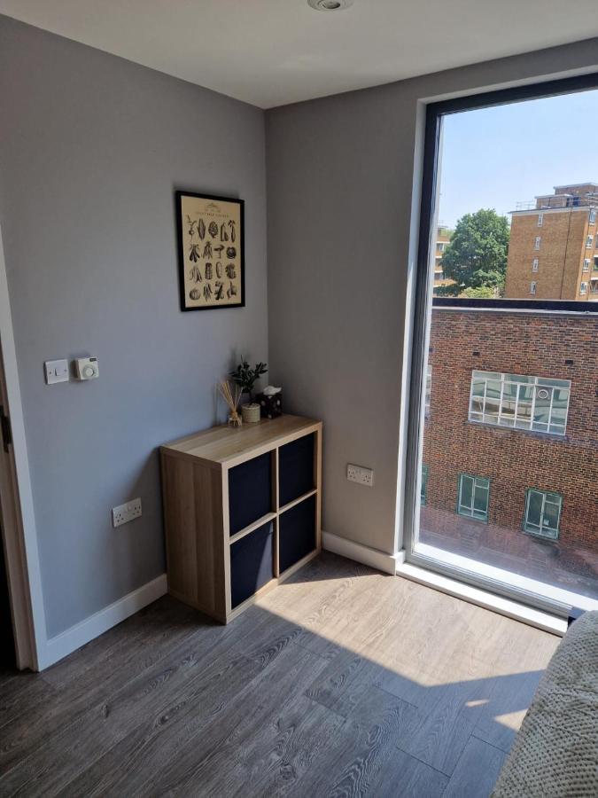 Modern 3 Bed Flat With Private Terrace In Shoreditch *