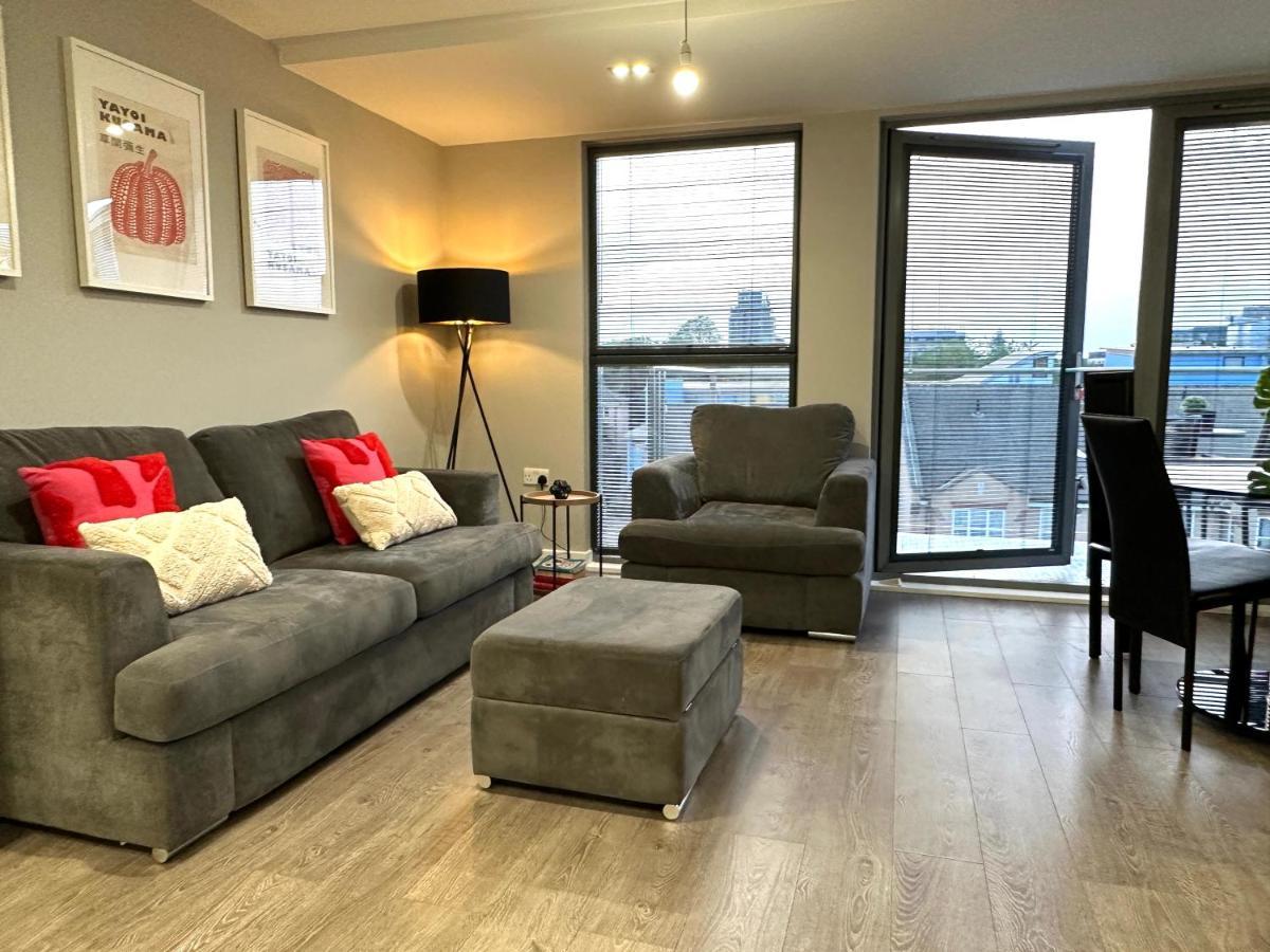 Modern 3 Bed Flat With Private Terrace In Shoreditch Londra